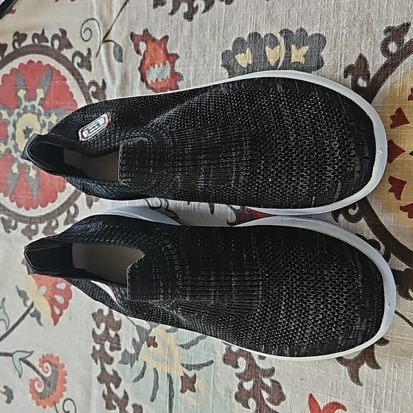 Stretchy mesh breathable slip on tennis shoes sz.7.5 or 38 - Picture 4 of 5